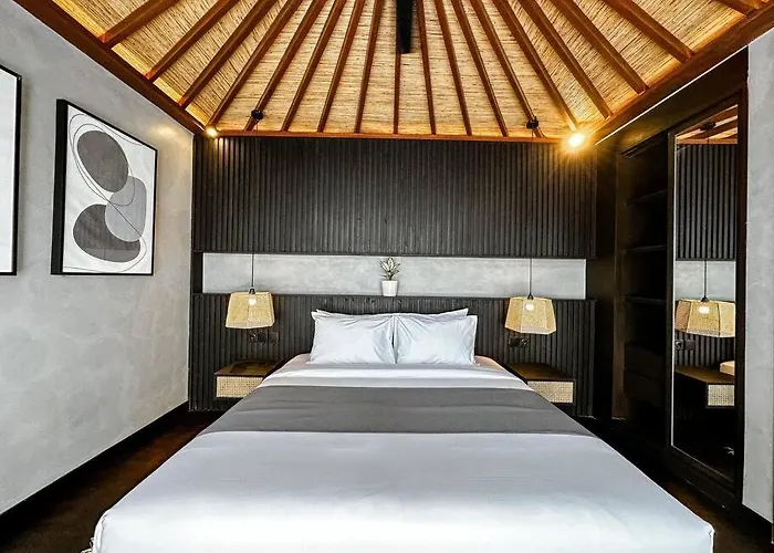Nakula - Designer 3 Level Only 5 Mins To Villa