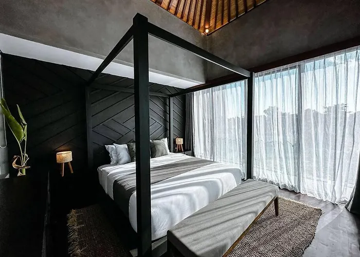 Nakula - Designer 3 Level Only 5 Mins To * Canggu