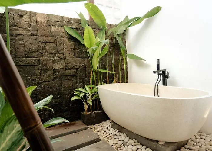 Nakula - Designer 3 Level Only 5 Mins To Villa *