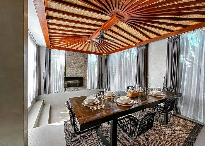 Nakula - Designer 3 Level Only 5 Mins To Villa Canggu