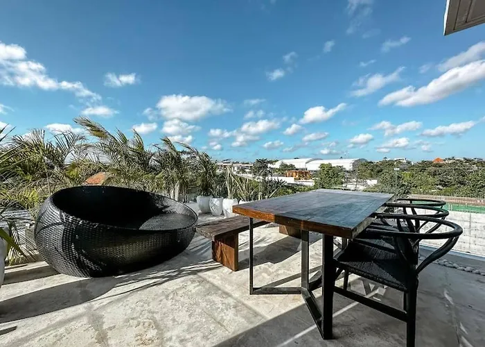 Villa Nakula - Designer 3 Level Only 5 Mins To